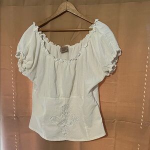 Chic White Ruffled Women's Blouse